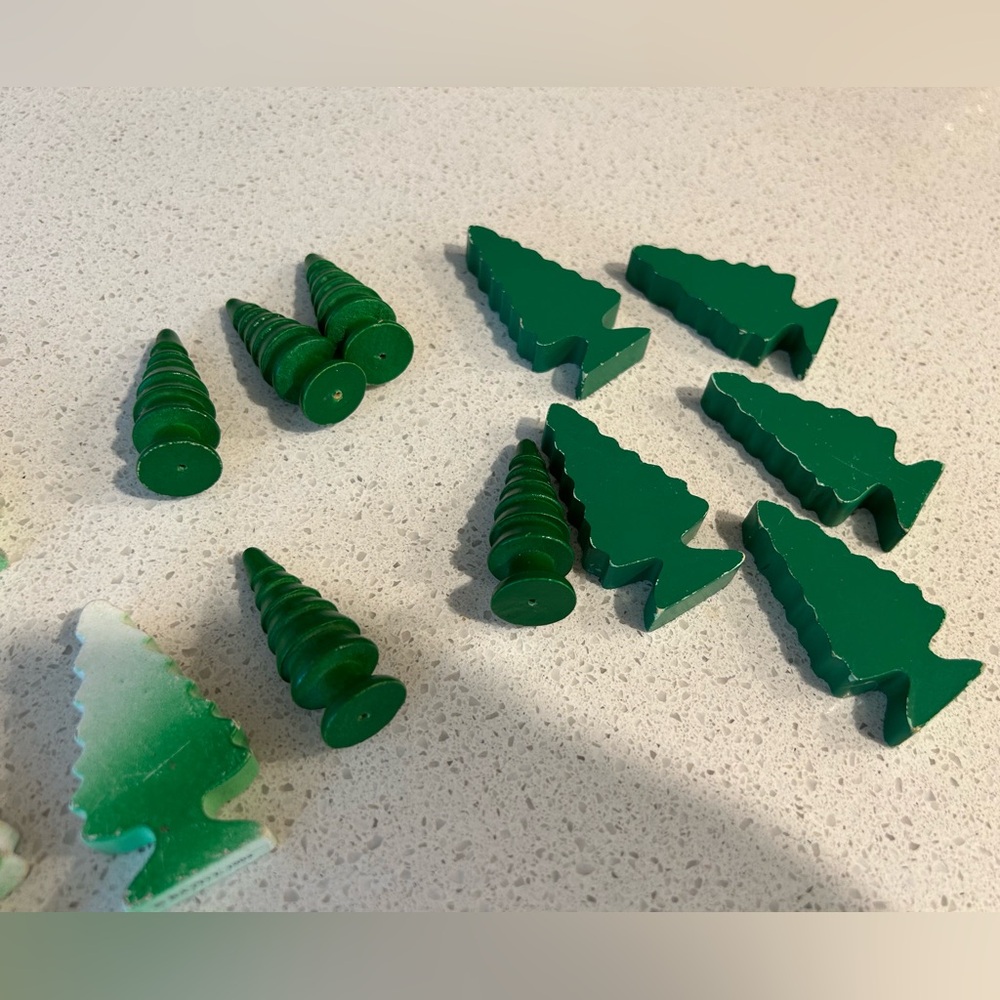 VTG Thomas & Friends Lot Of 15 Pine Trees
Snowy Green Spiral
1994 Britt Allcroft - Picture 11 of 11